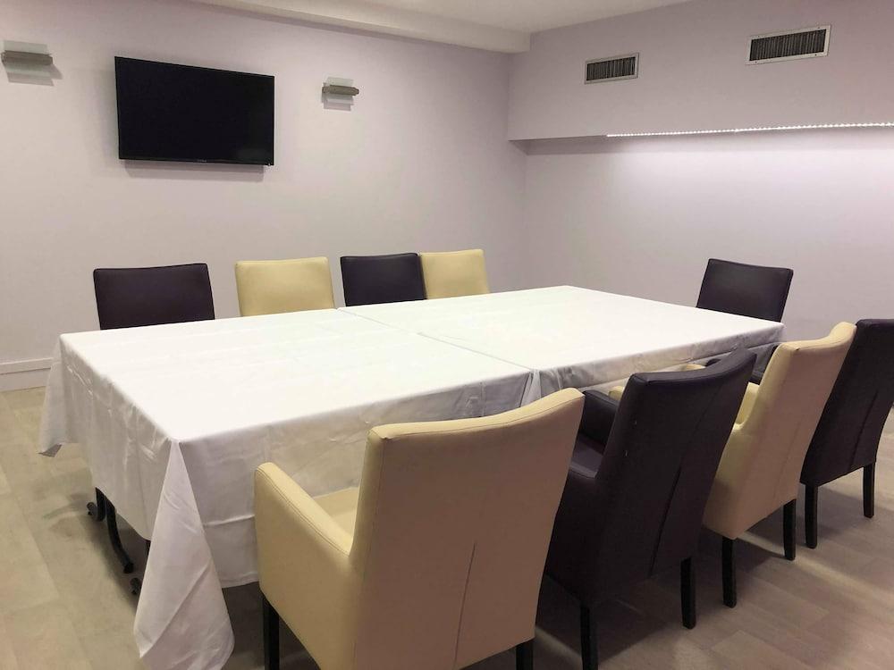 Logis - Hotel Du Nord Et Restaurant La Table D'Elisa Compiègne Екстериор снимка
