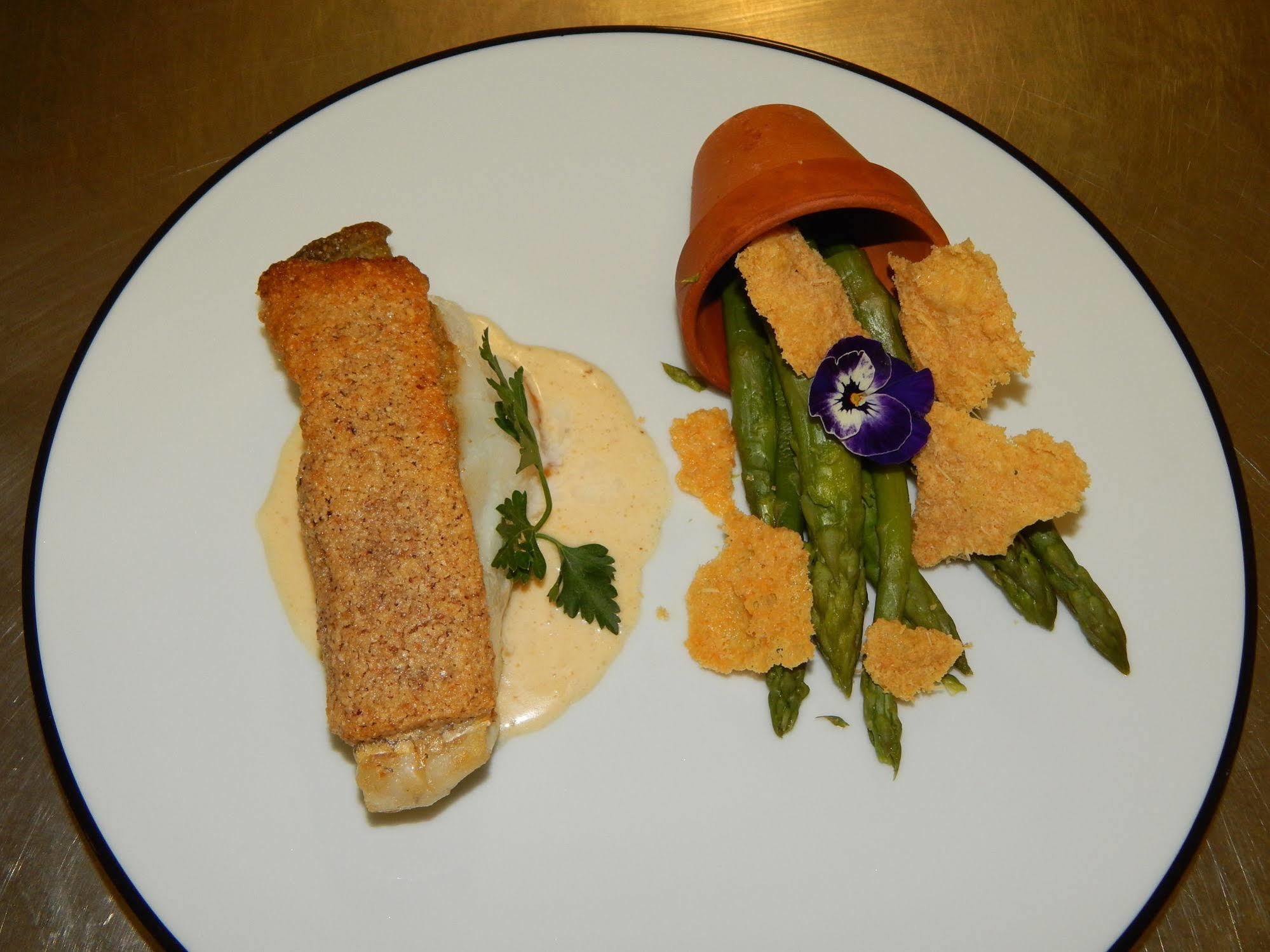 Logis - Hotel Du Nord Et Restaurant La Table D'Elisa Compiègne Екстериор снимка